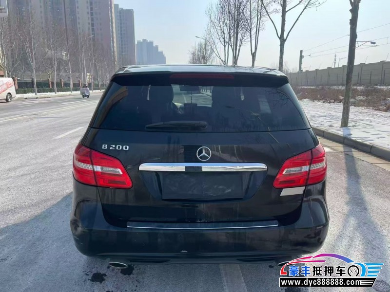 13年奔驰B轿车抵押车出售