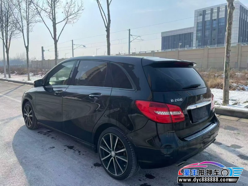 13年奔驰B轿车抵押车出售
