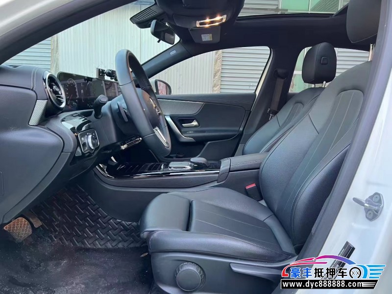 23年奔驰A轿车抵押车出售