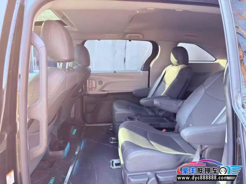 23年丰田塞纳轿车抵押车出售