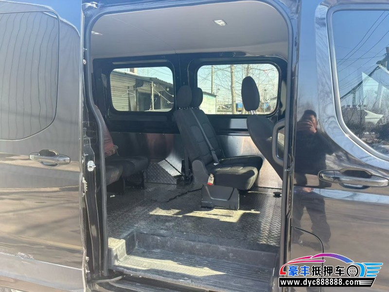 22年上汽大通V90轿车抵押车出售