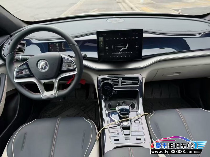 25年比亚迪秦轿车抵押车出售