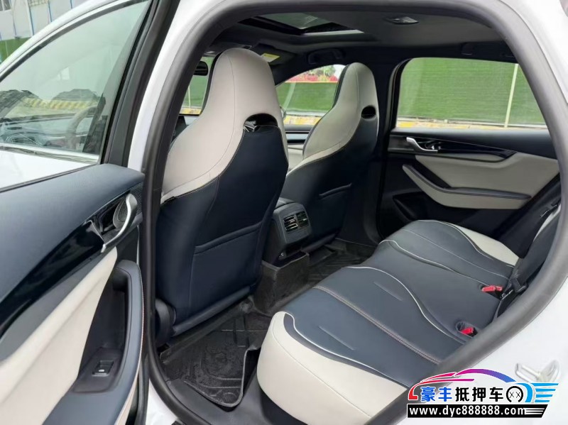 25年比亚迪秦轿车抵押车出售