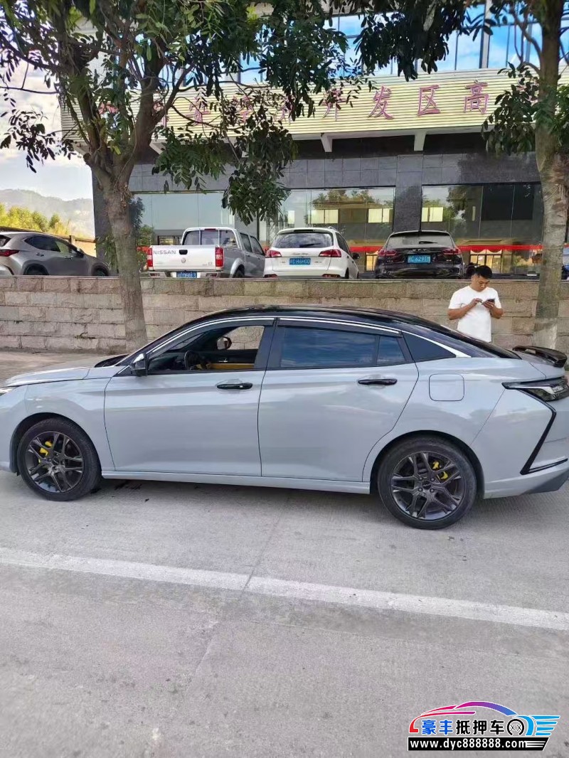 23年东风风神奕炫轿车抵押车出售