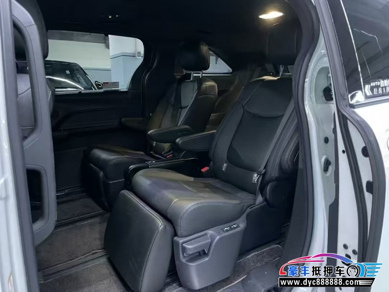 23年丰田塞纳轿车抵押车出售