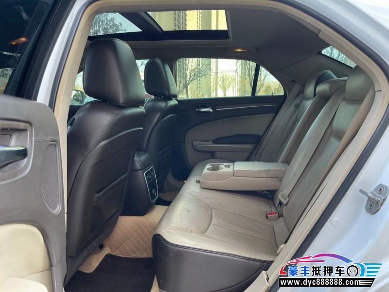 13年克莱斯勒300C轿车抵押车出售