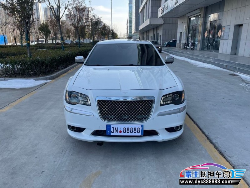 13年克莱斯勒300C轿车抵押车出售