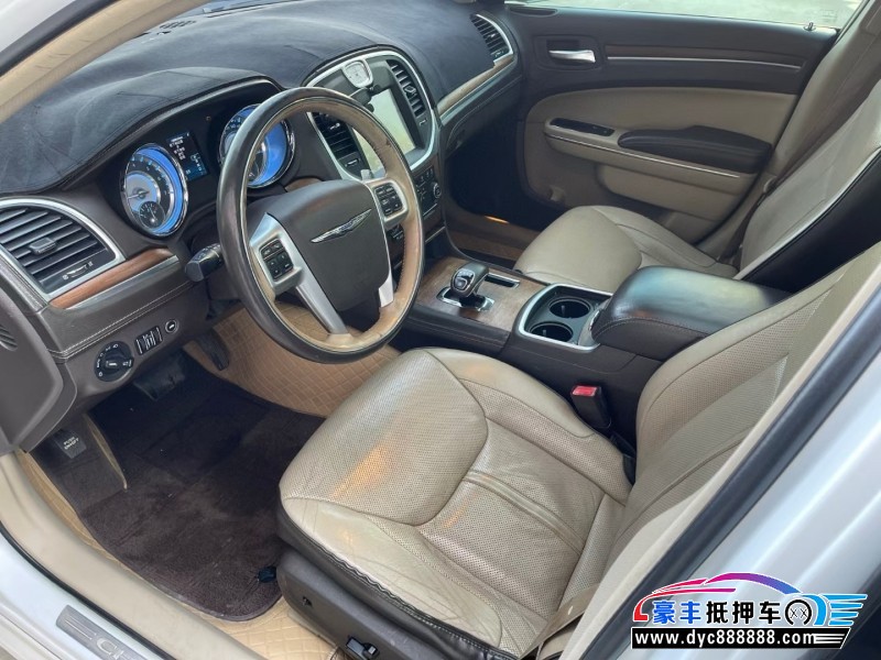 13年克莱斯勒300C轿车抵押车出售