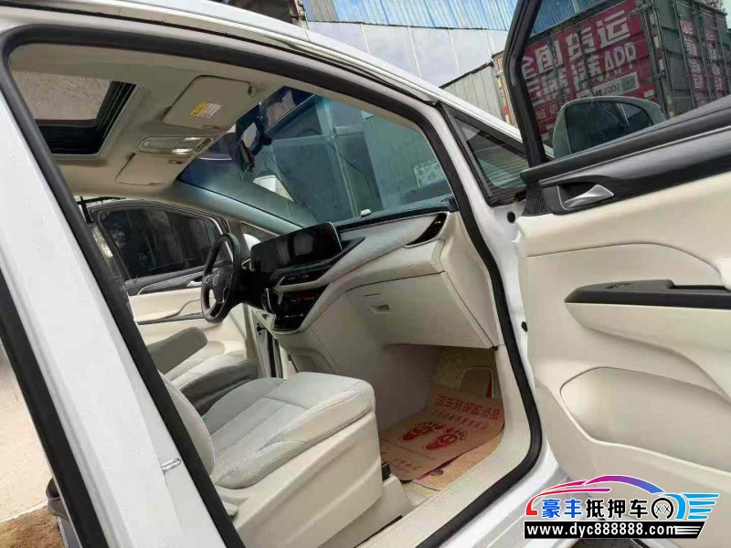 24年别克GL8轿车抵押车出售