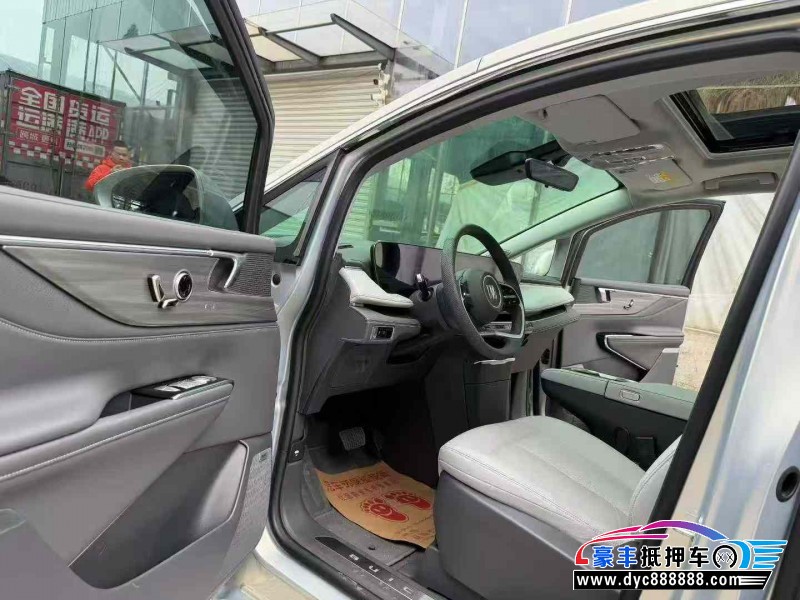 25年别克GL8轿车抵押车出售