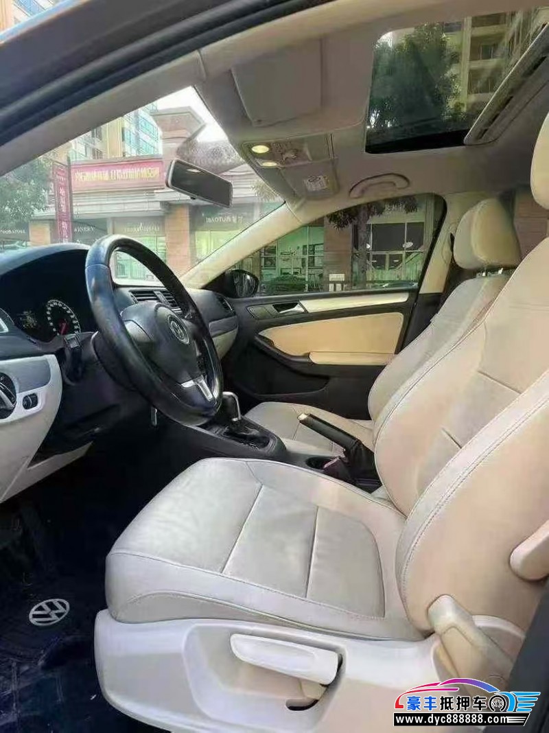 14年大众速腾轿车抵押车出售