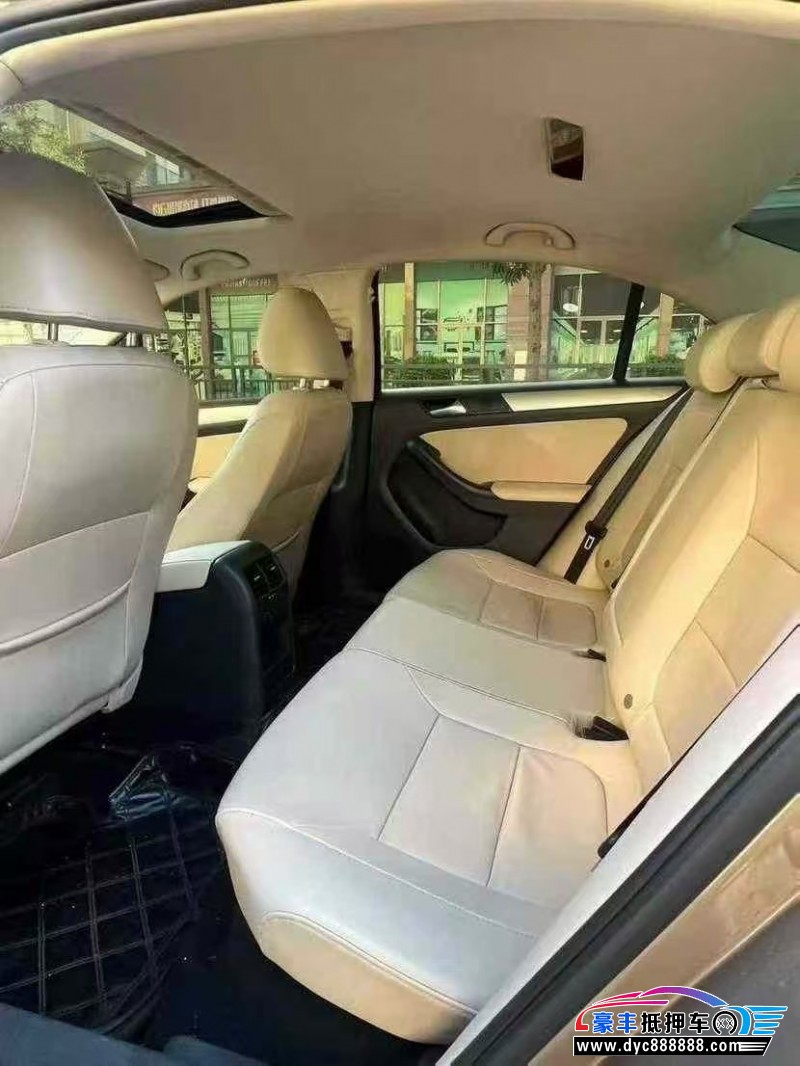 14年大众速腾轿车抵押车出售