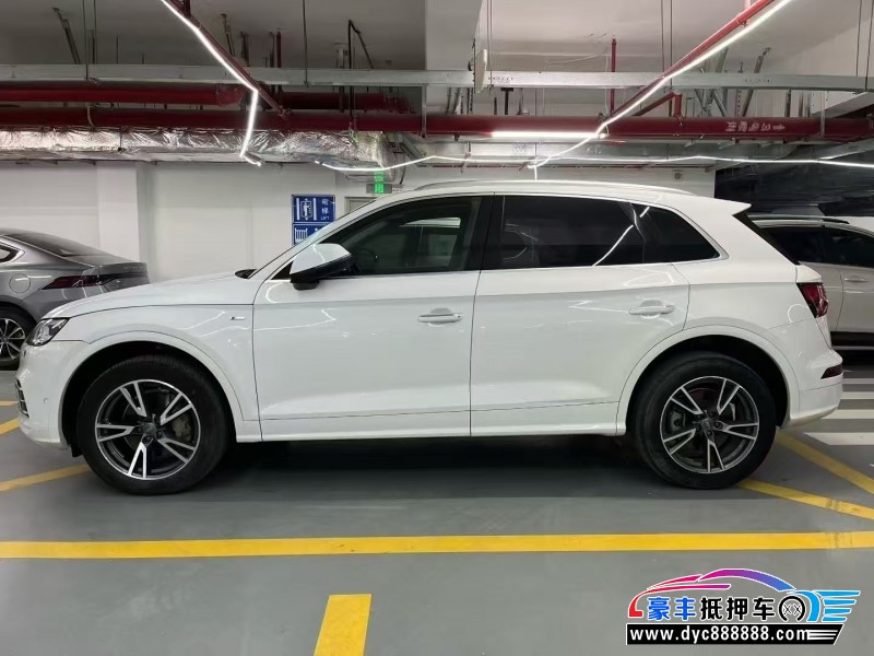 18年奥迪Q5轿车抵押车出售