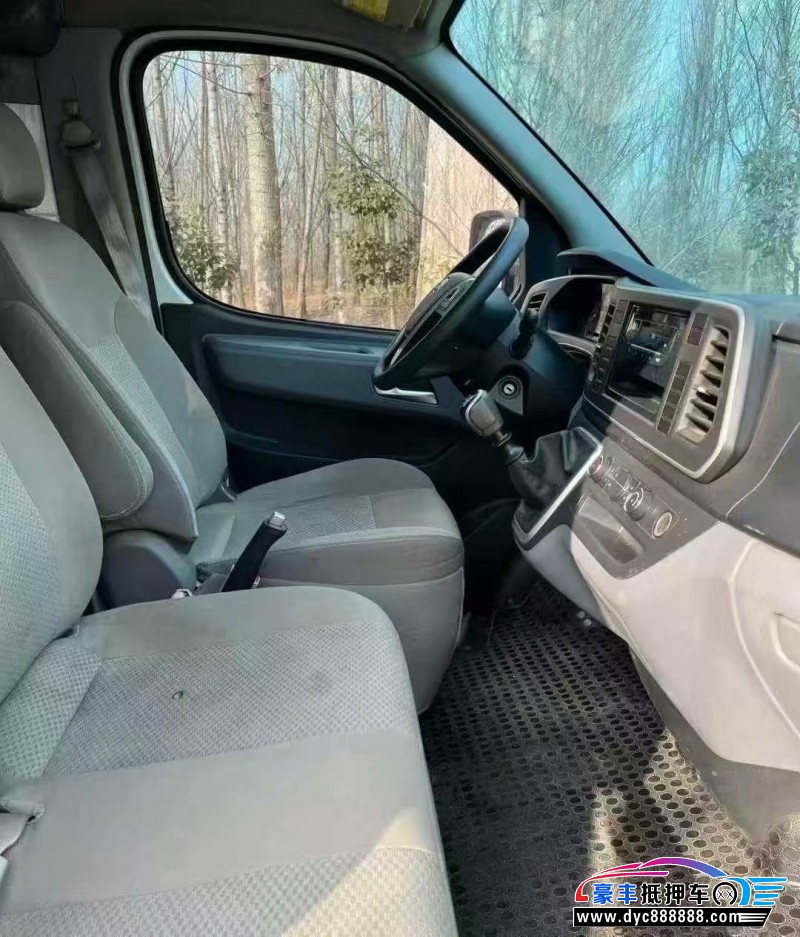 24年上汽大通V80轿车抵押车出售