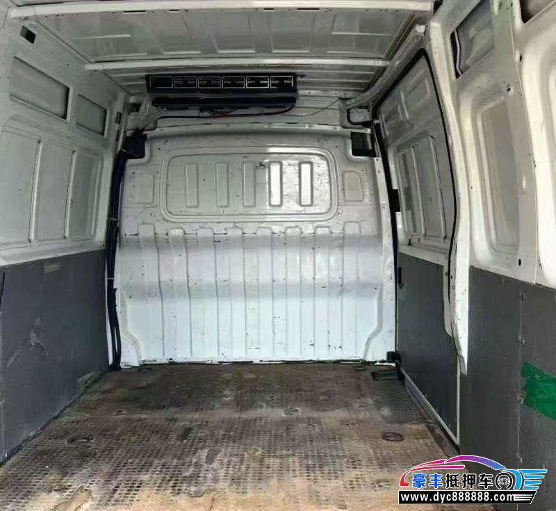 24年上汽大通V80轿车抵押车出售