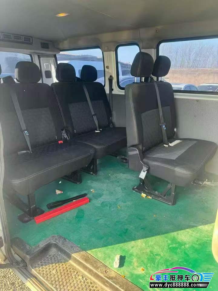 24年上汽大通V80轿车抵押车出售