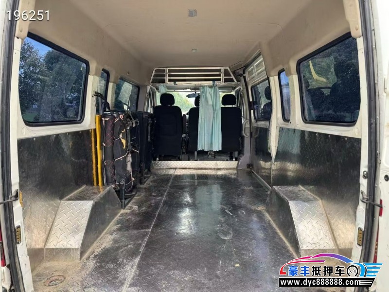 21年上汽大通V80轿车抵押车出售