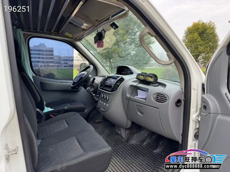 21年上汽大通V80轿车抵押车出售