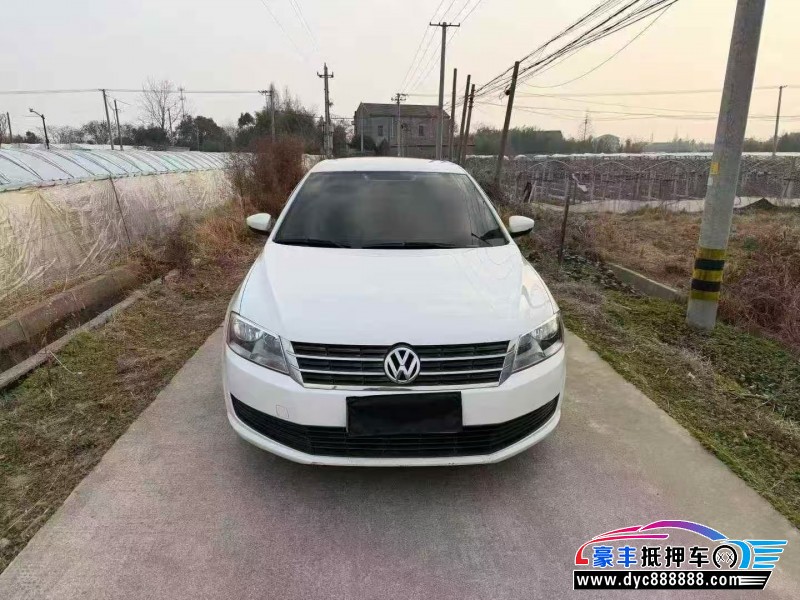 抵押车出售17年大众朗逸轿车