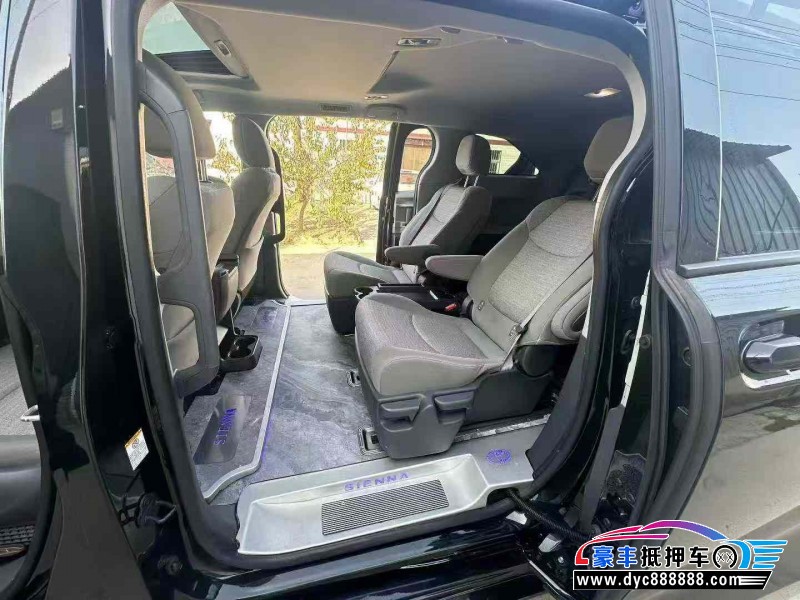 23年丰田塞纳轿车抵押车出售