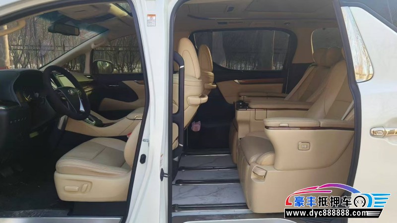 17年丰田埃尔法轿车抵押车出售