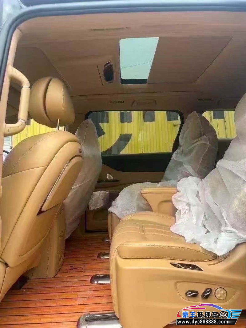 24年岚图梦想家轿车抵押车出售