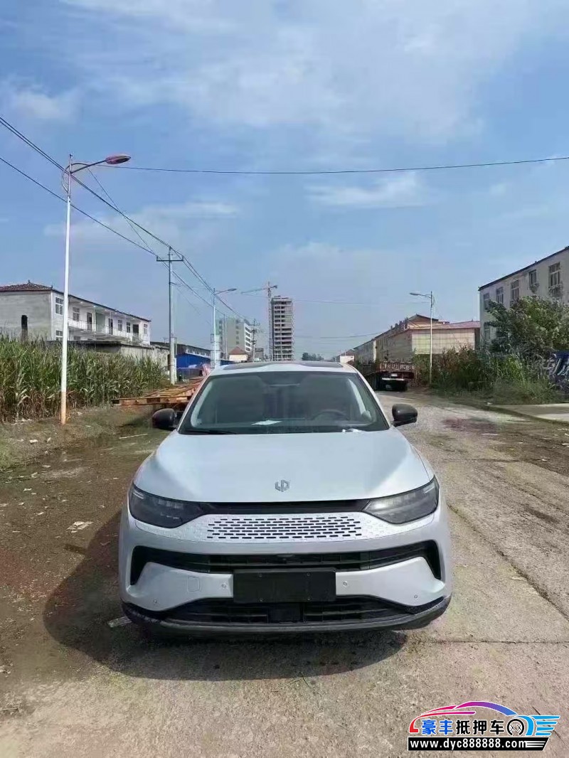 抵押车出售25年零跑C11轿车