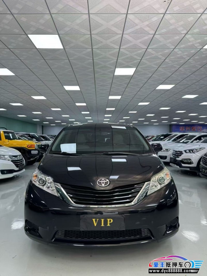 抵押车出售16年丰田塞纳轿车