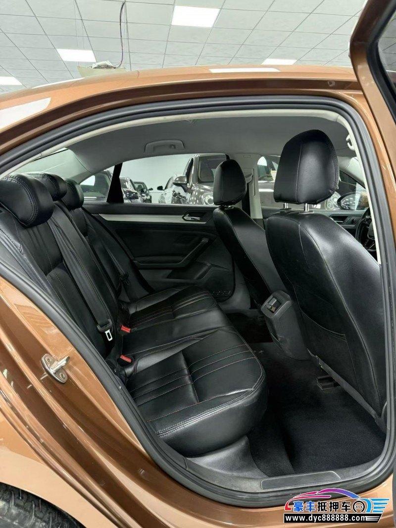 17年大众凌渡轿车抵押车出售