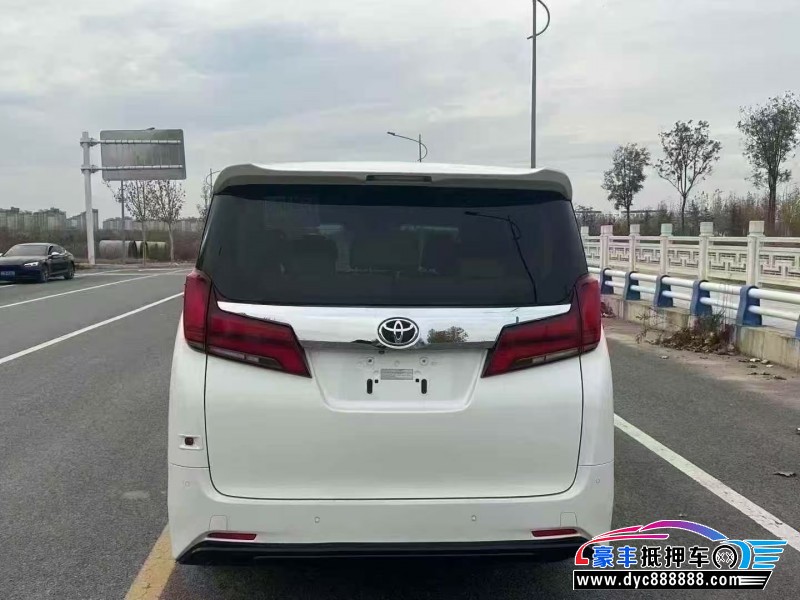 18年丰田埃尔法轿车抵押车出售