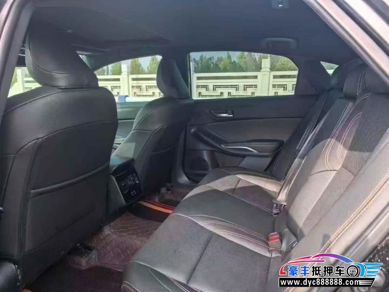 25年丰田亚洲龙轿车抵押车出售