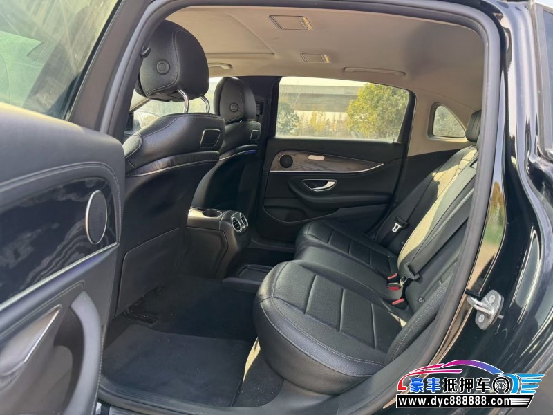 17年奔驰E轿车抵押车出售