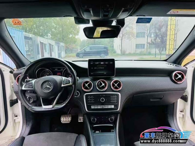 16年奔驰A级轿车抵押车出售