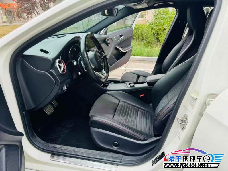 16年奔驰A级轿车抵押车出售