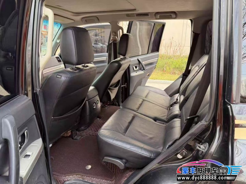 13年三菱帕杰罗轿车抵押车出售