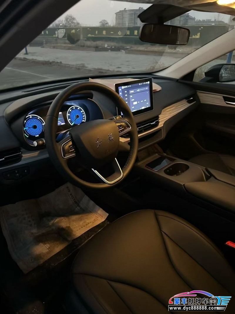 25年红旗EQM5轿车抵押车出售