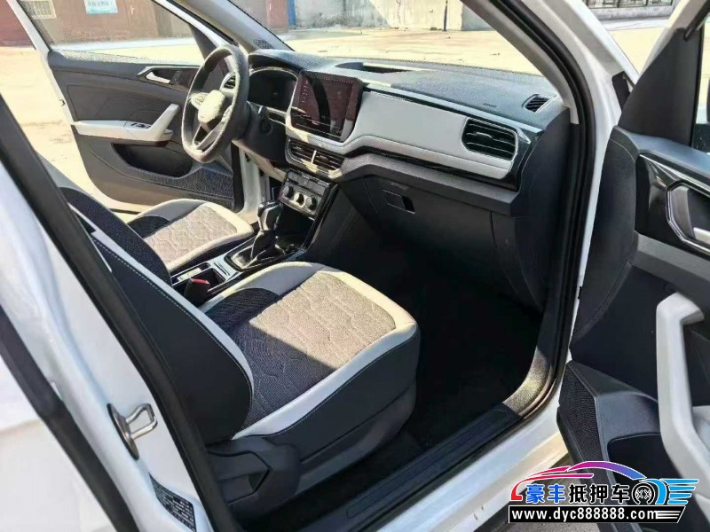 25年大众途岳轿车抵押车出售