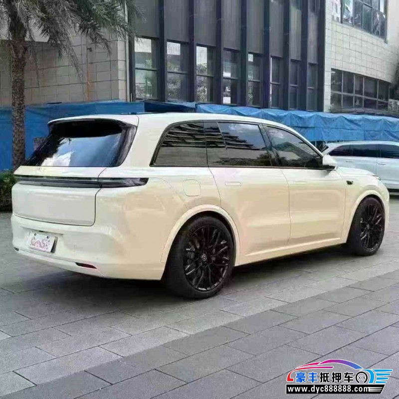 23年理想L8轿车抵押车出售