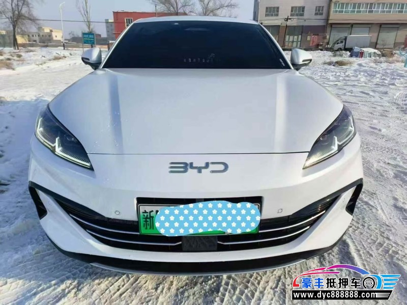 25年比亚迪海豹轿车