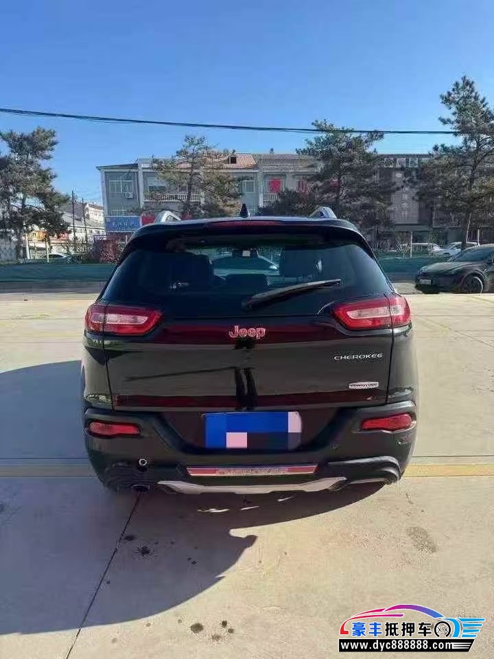 16年Jeep自由光轿车抵押车出售