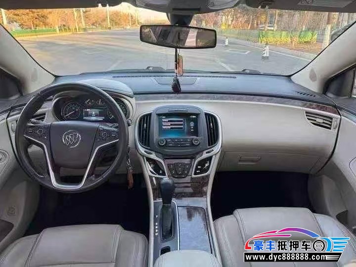 15年别克君越轿车抵押车出售