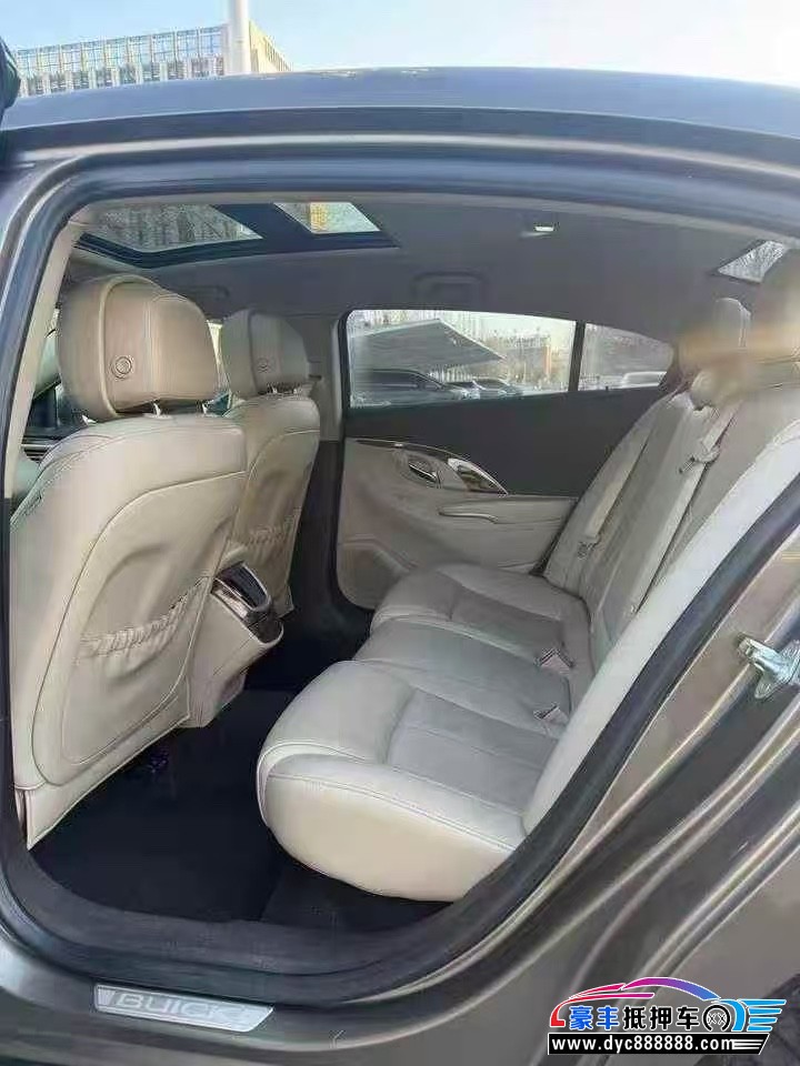 15年别克君越轿车抵押车出售