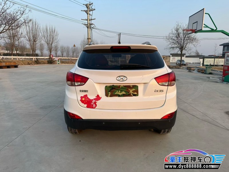 17年现代ix35轿车抵押车出售