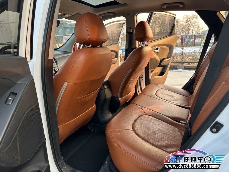 17年现代ix35轿车抵押车出售