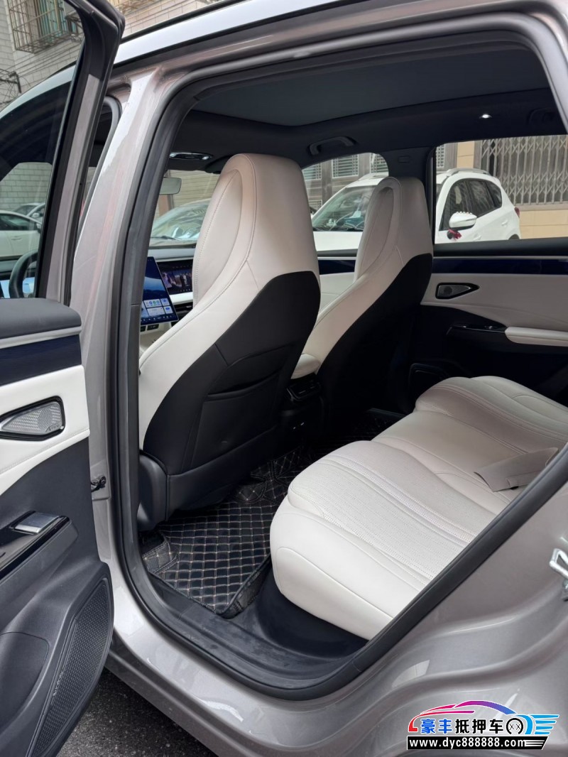 24年吉利银河L7轿车抵押车出售