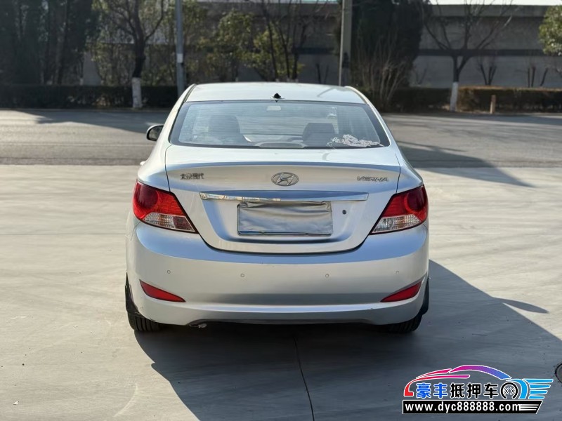 26年现代瑞纳轿车抵押车出售