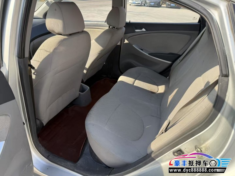 26年现代瑞纳轿车抵押车出售