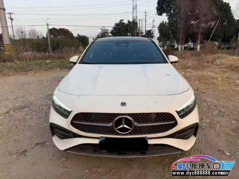 23年奔驰A轿车抵押车出售