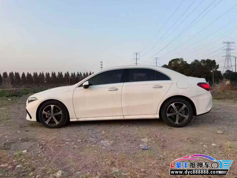 23年奔驰A轿车抵押车出售