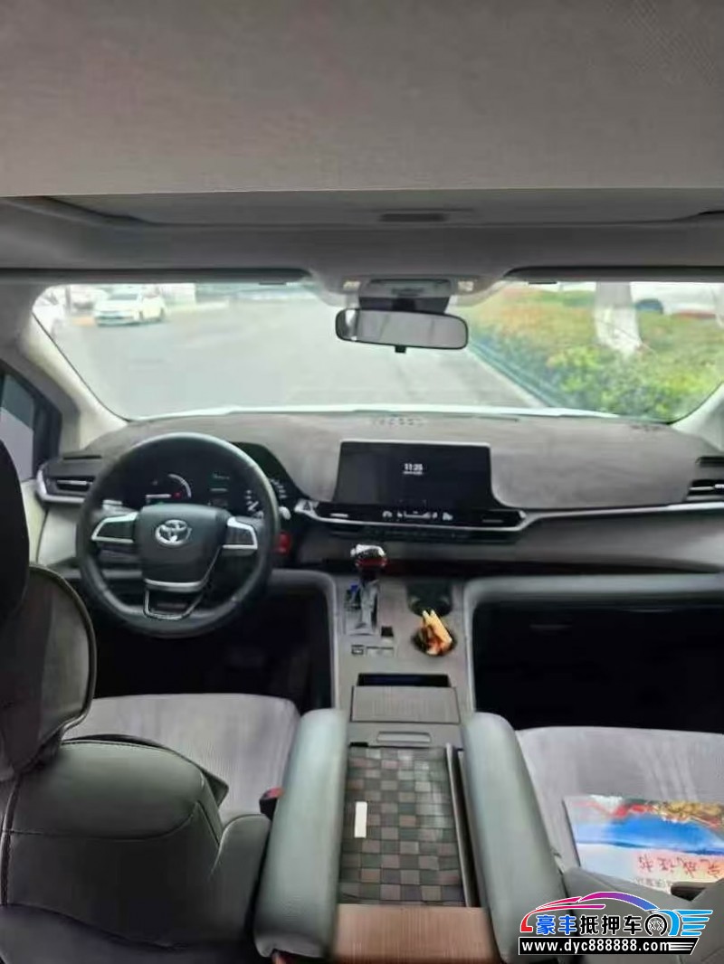 24年丰田格瑞维亚轿车抵押车出售